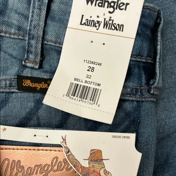 NWT Wrangler x Lainey Wilson collab jeans - Picture 6 of 8